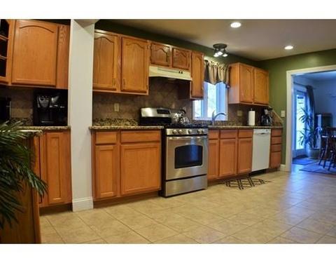 82 Hampshire St, Springfield, MA 01151 photo 9