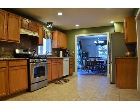 82 Hampshire St, Springfield, MA 01151 photo 10
