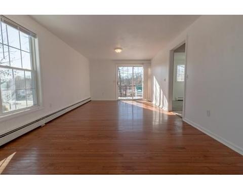 8 Hyannis Pl, Worcester, MA 01604 photo 2