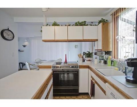 44 Vadnais St, Springfield, MA 01104 photo 8
