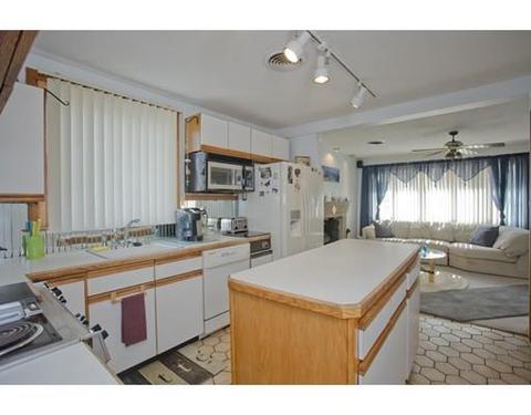 44 Vadnais St, Springfield, MA 01104 photo 6