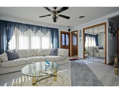 44 Vadnais St, Springfield, MA 01104 photo 2