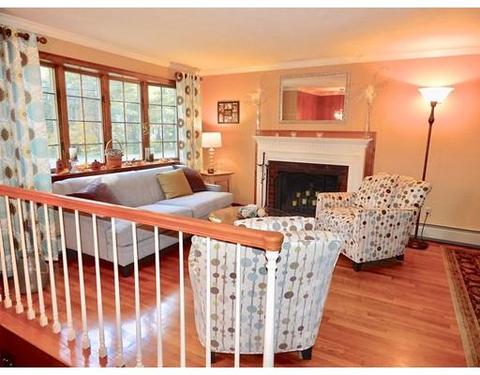 512 Maple St, Franklin, MA 02038 photo 2