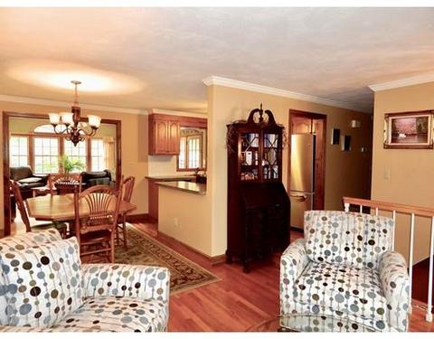 512 Maple St, Franklin, MA 02038 photo 3