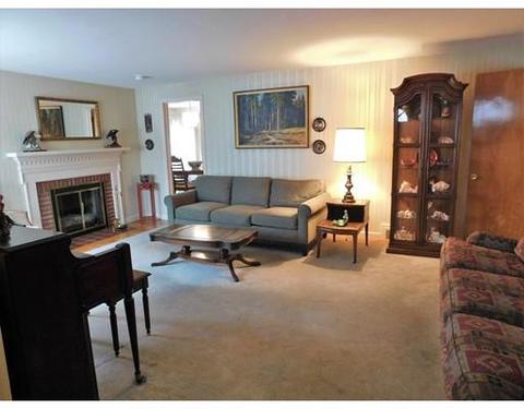 31 Upton St, Springfield, MA 01104 photo 5
