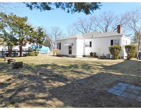 31 Upton St, Springfield, MA 01104 photo 4