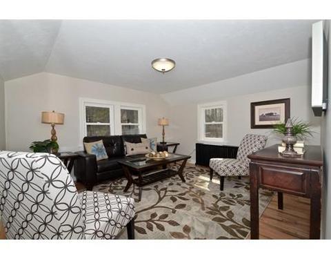 20 Pleasant St, Upton, MA 01568 photo 9