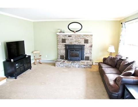 10 Victory Dr, Webster, MA 01570 photo 9