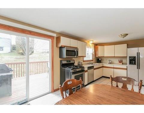 52 Pinecrest Dr, Springfield, MA 01118 photo 11