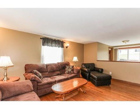 52 Pinecrest Dr, Springfield, MA 01118 photo 4