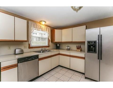 52 Pinecrest Dr, Springfield, MA 01118 photo 8