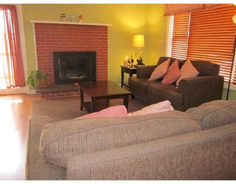 378 Parkerview St, Springfield, MA 01129 photo 3