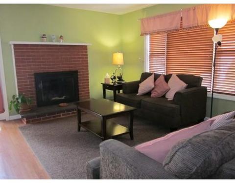 378 Parkerview St, Springfield, MA 01129 photo 2