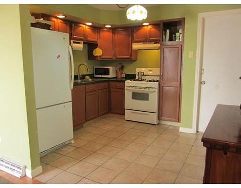 378 Parkerview St, Springfield, MA 01129 photo 10