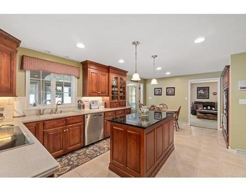 2 Meadow Dr, Upton, MA 01568 photo 3