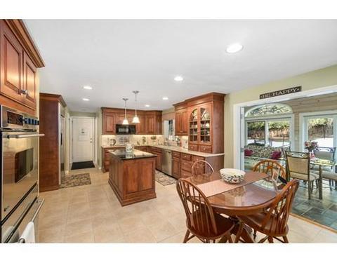 2 Meadow Dr, Upton, MA 01568 photo 2