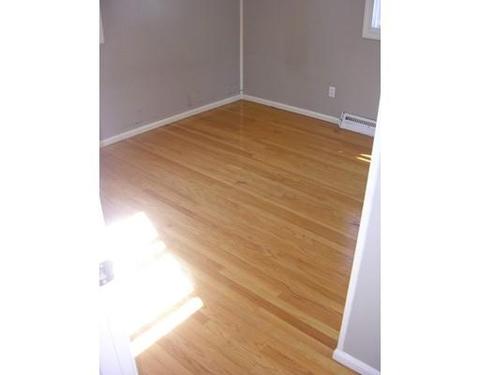 125 Rochford Cir, Springfield, MA 01128 photo 5