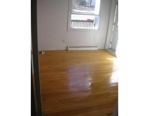 125 Rochford Cir, Springfield, MA 01128 photo 9