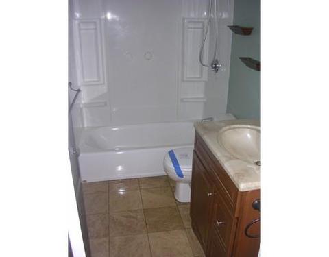 125 Rochford Cir, Springfield, MA 01128 photo 8