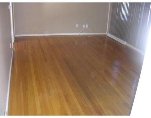 125 Rochford Cir, Springfield, MA 01128 photo 2
