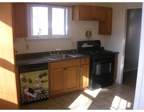 125 Rochford Cir, Springfield, MA 01128 photo 10