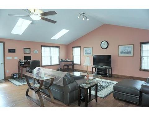 155 Cedar St, Sturbridge, MA 01518 photo 4
