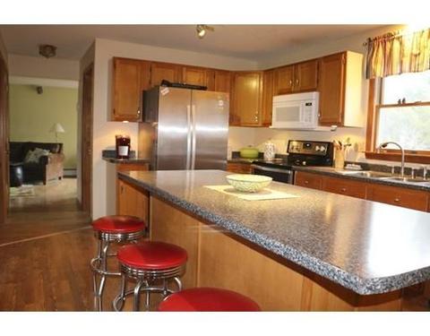 7 Laurel Dr, Easthampton, MA 01027 photo 4