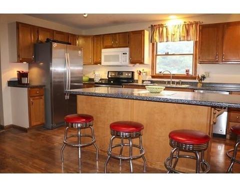 7 Laurel Dr, Easthampton, MA 01027 photo 3