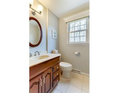 8 Mohawk Dr, Longmeadow, MA 01106 photo 12