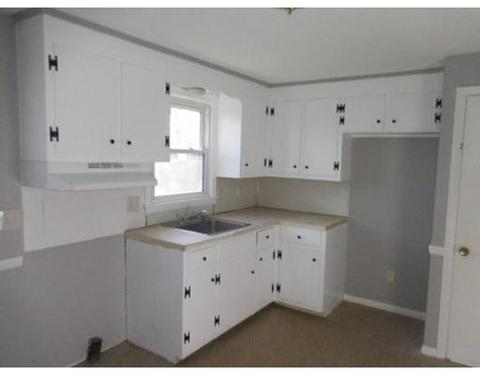 64 Humbert St, Springfield, MA 01109 photo 6