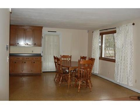 58 Derby Dingle St, Springfield, MA 01107 photo 9
