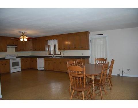 58 Derby Dingle St, Springfield, MA 01107 photo 8