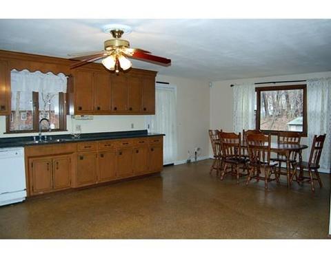 58 Derby Dingle St, Springfield, MA 01107 photo 6