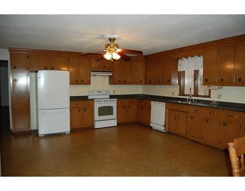 58 Derby Dingle St, Springfield, MA 01107 photo 5