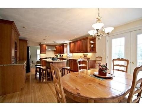 88 Forest St, Saugus, MA 01906 photo 4