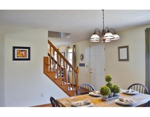 23 Greentree Cir, Springfield, MA 01118 photo 2