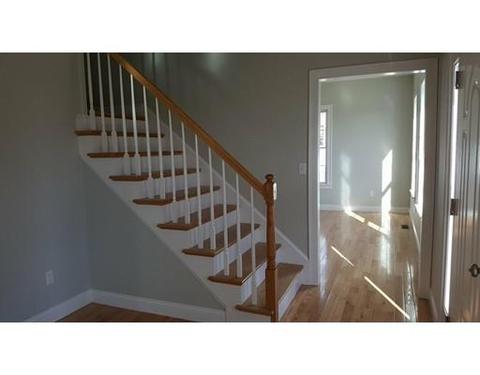 14 Pond St, Mendon, MA 01756 photo 2