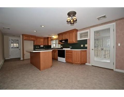 41 Robert St, Clinton, MA 01510 photo 9