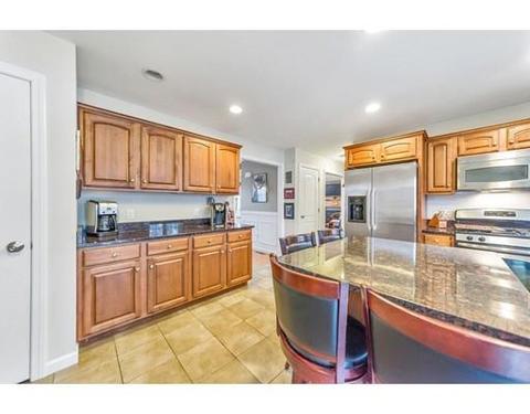 5 Barrington Dr, Springfield, MA 01129 photo 4