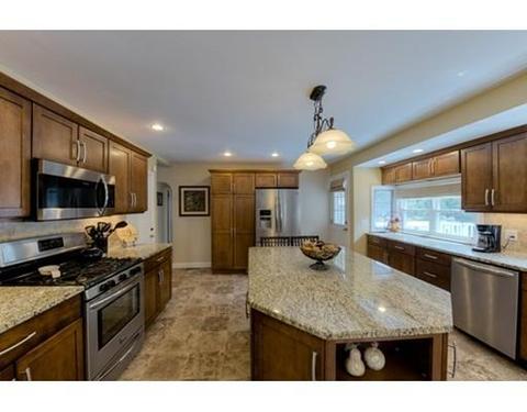 47 Kazbeck St, Springfield, MA 01151 photo 2