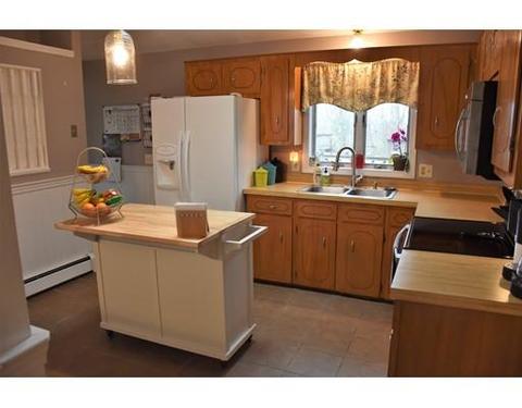 11 Hickory Ln, Webster, MA 01570 photo 9