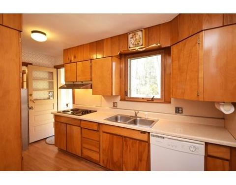 28 Squire Ln, Springfield, MA 01118 photo 3