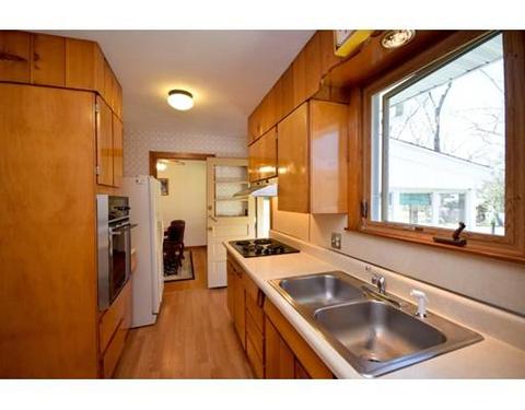 28 Squire Ln, Springfield, MA 01118 photo 5