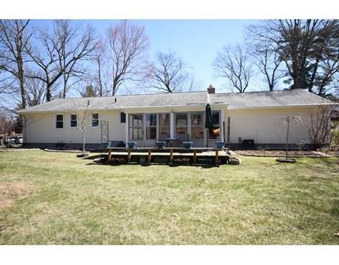 28 Squire Ln, Springfield, MA 01118 photo 2