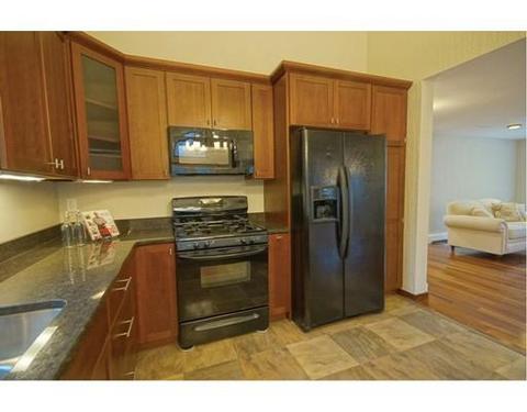 18 Hunter Dr, Derry, NH 03038 photo 2