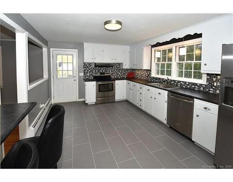 381 Park Ave, Windsor, CT 06095 photo 3