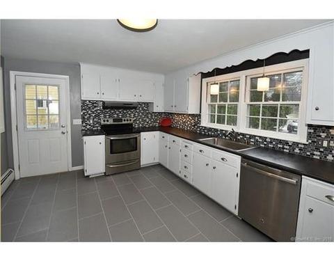 381 Park Ave, Windsor, CT 06095 photo 2