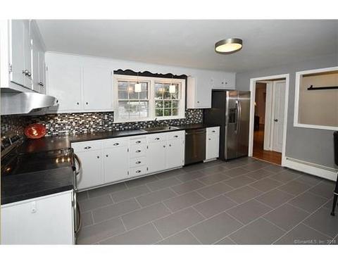 381 Park Ave, Windsor, CT 06095 photo 4