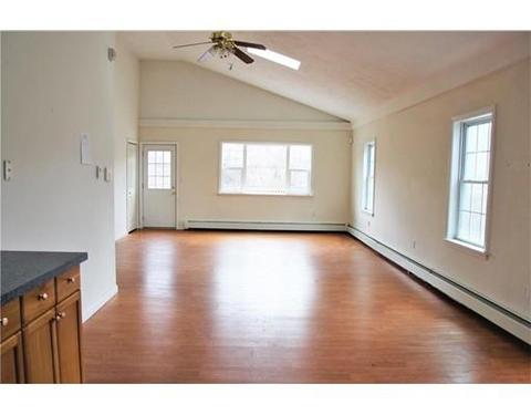 163 Railroad St, Woonsocket, RI 02895 photo 4