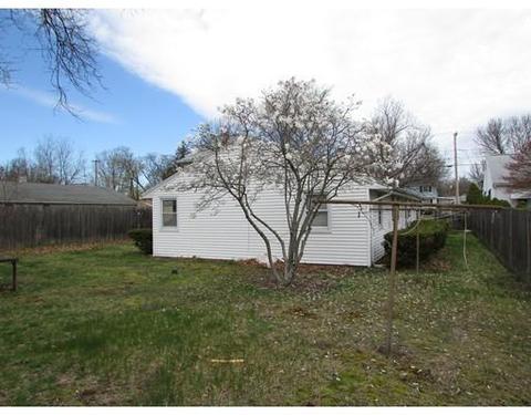 57 Campechi St, Springfield, MA 01104 photo 4